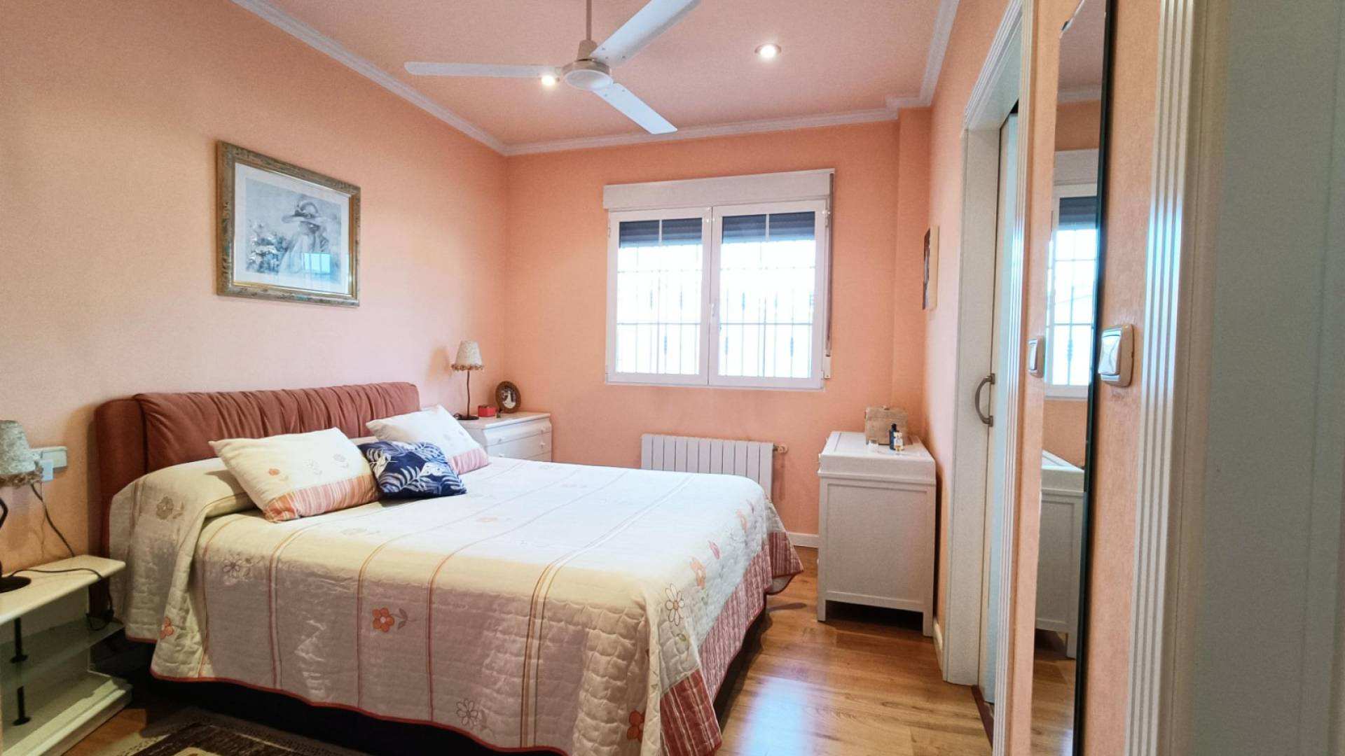 377w (Custom) Villa-HV377