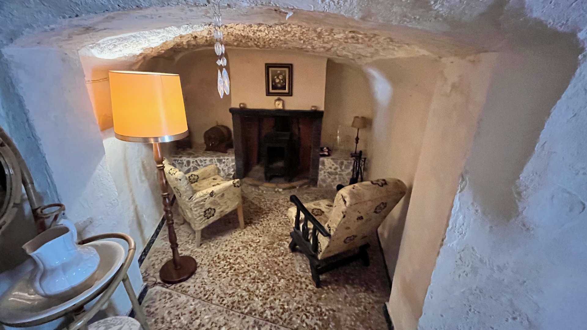 269S Finca/Cave House-HV269